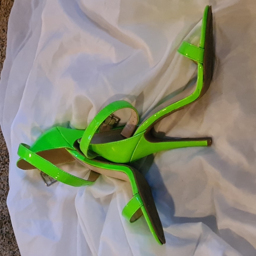Heels - Picture 2 of 2
